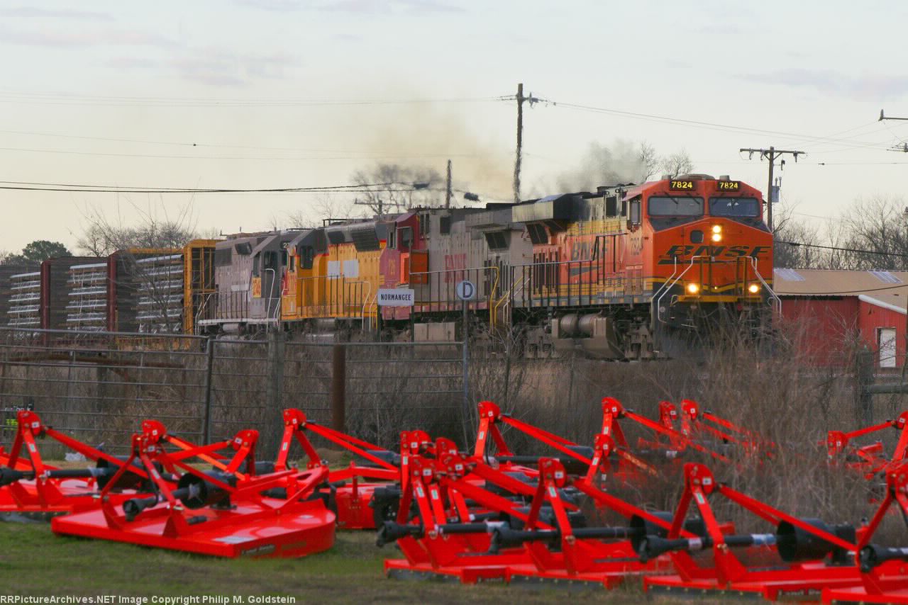 BNSF 7824, 726, NREX 2779, 2746